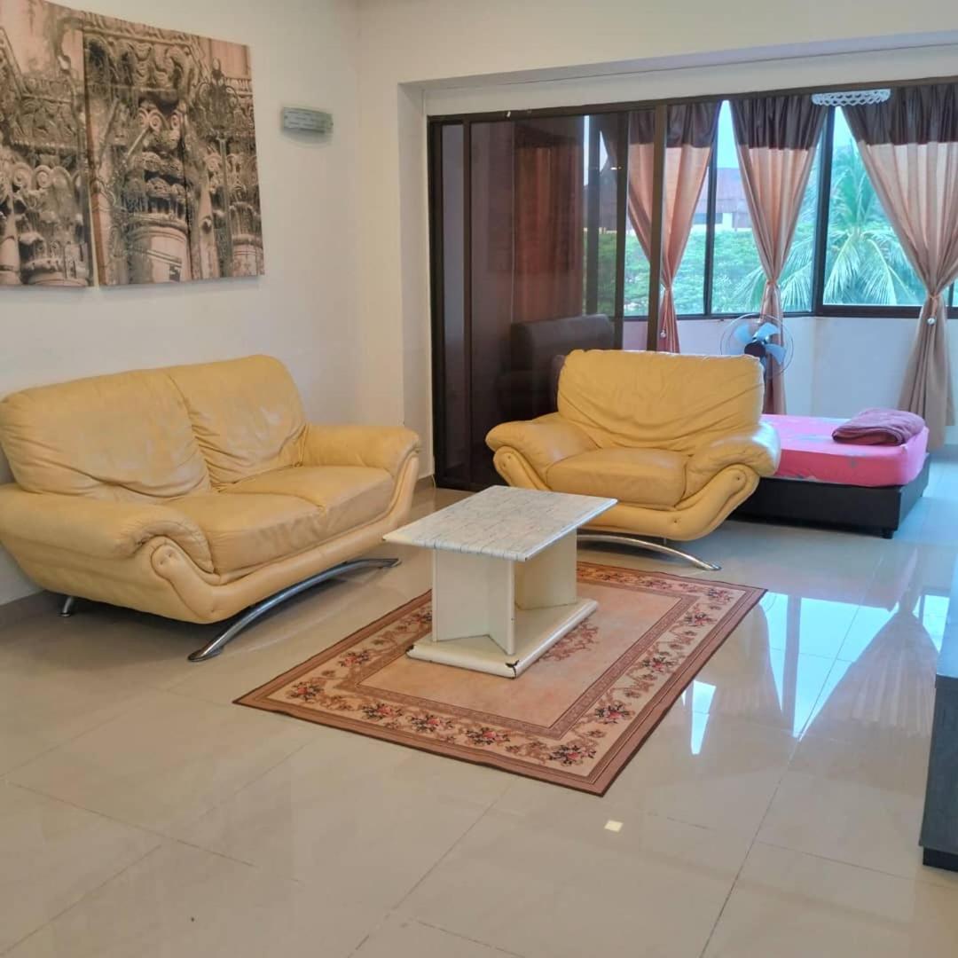 Sri Sayang Pearl View Apartment Batu Ferringhi Exterior photo